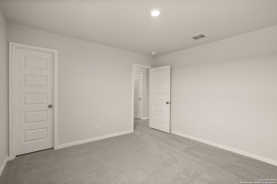 Spacious, unfurnished interior of a new home in Abbott Place, St. Hedwig (Image 27).