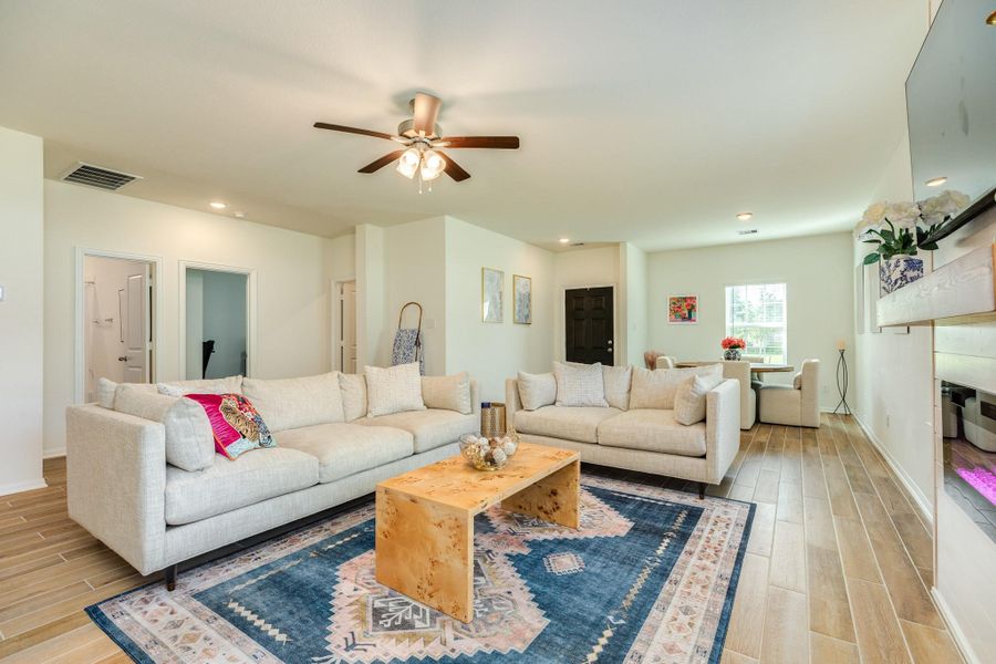 Furnished interior view inside a new home in Columbia Lakes, West Columbia (Image 25).