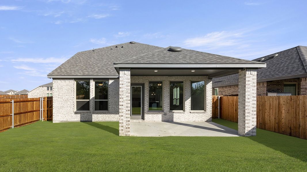 Exterior details and patio area of a home in Elevon 40s, Lavon (Image 4).