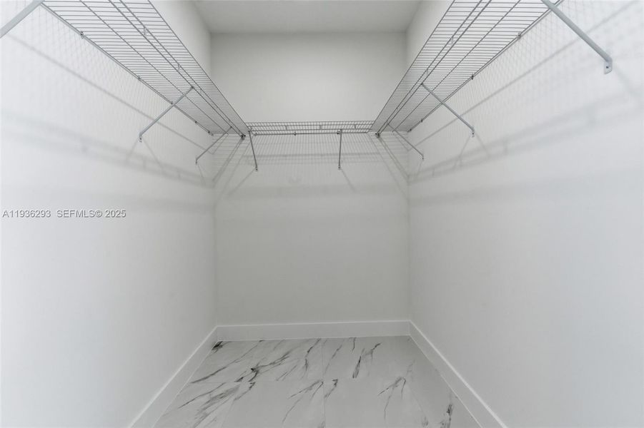 Spacious, unfurnished interior of a new home in , Cape Coral (Image 42).