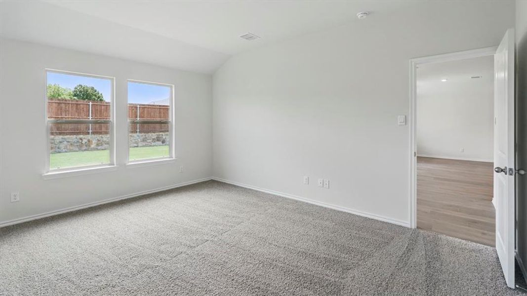 Spacious, unfurnished interior of a new home in Forestbrook Estates, Paris (Image 24).