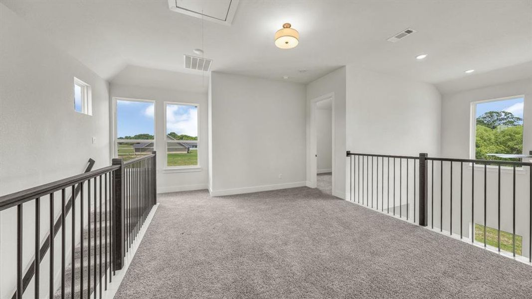 Spacious, unfurnished interior of a new home in Freeman Ranch, Weatherford (Image 33).