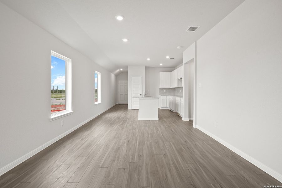 Spacious, unfurnished interior of a new home in Applewhite Meadows, San Antonio (Image 25).