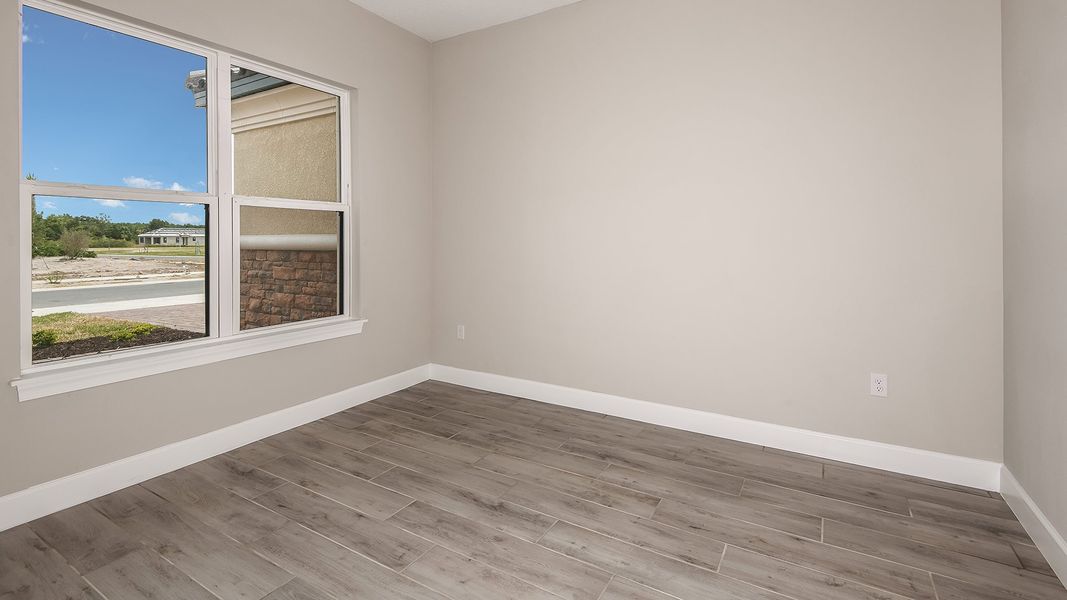 Spacious, unfurnished interior of a new home in Astor Creek Golf and Country Club, Port St. Lucie (Image 13).