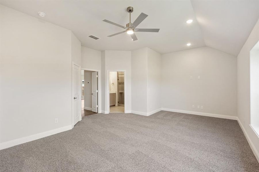 Spacious, unfurnished interior of a new home in Stone River Glen 50s, Royse City (Image 17). Spacious, unfurnished interior of a new home in Stone River Glen 50s, Royse City (Image 17).