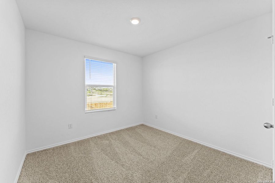 Spacious, unfurnished interior of a new home in Laurel Vistas, San Antonio (Image 15).