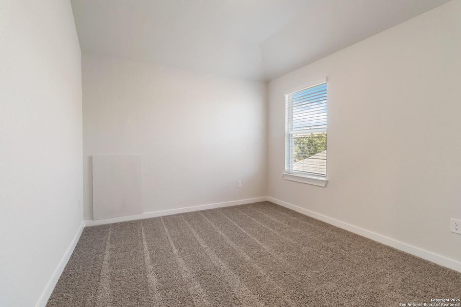 Spacious, unfurnished interior of a new home in Timber Creek, San Antonio (Image 14).