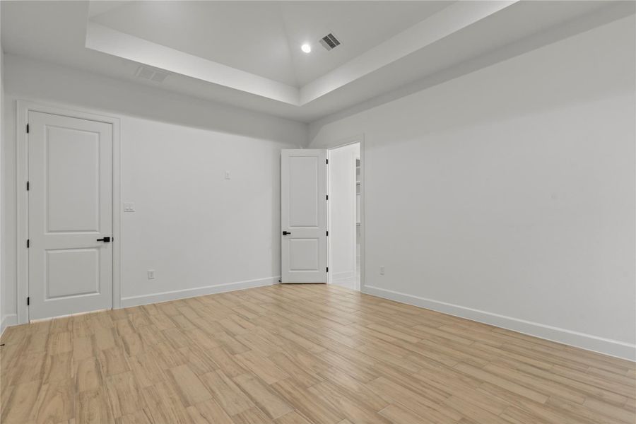 Spacious, unfurnished interior of a new home in , Dayton (Image 23).