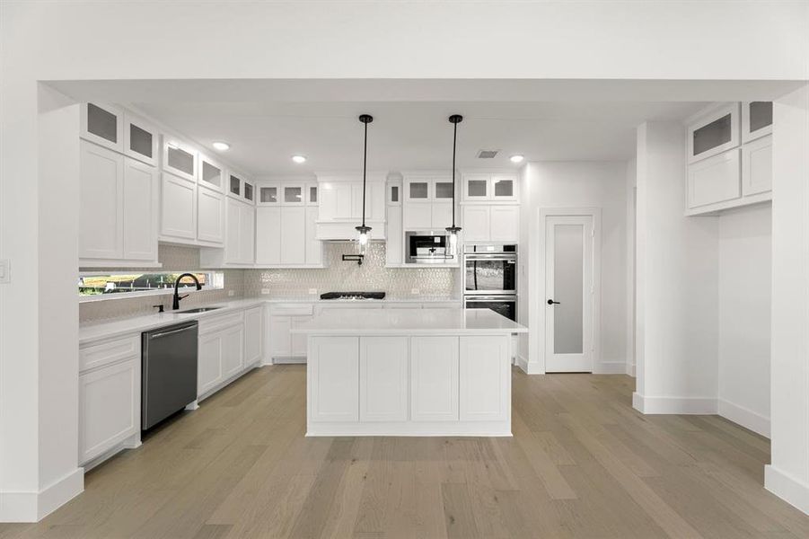 Furnished interior view inside a new home in Edgewood Creek, Celina (Image 7).
