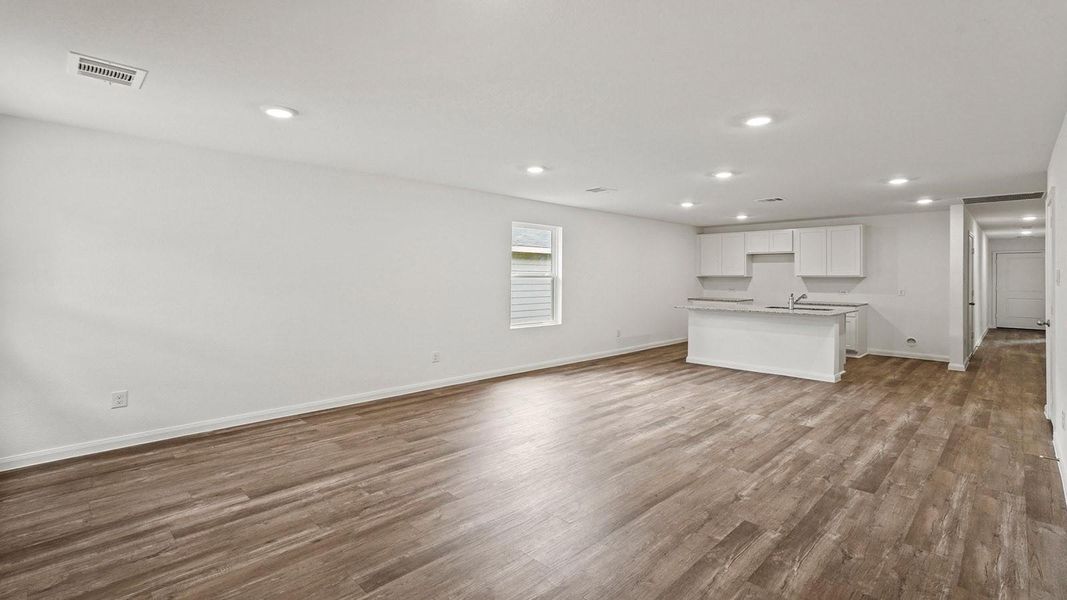 Spacious, unfurnished interior of a new home in McCrorey Trails, Conroe (Image 12).