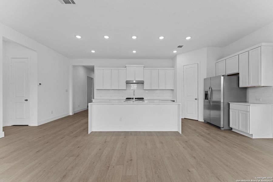 Spacious, unfurnished interior of a new home in , New Braunfels (Image 14).