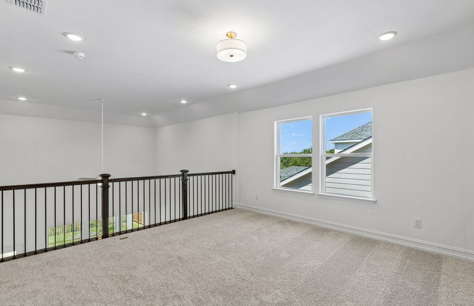 Spacious, unfurnished interior of a new home in Creekview Meadows, Pilot Point (Image 19).