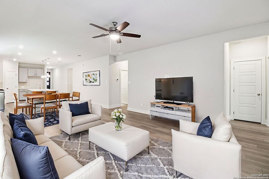 Furnished interior view inside a new home in Scenic Crest - Premier Series, Boerne (Image 4). Furnished interior view inside a new home in Scenic Crest - Premier Series, Boerne (Image 4).