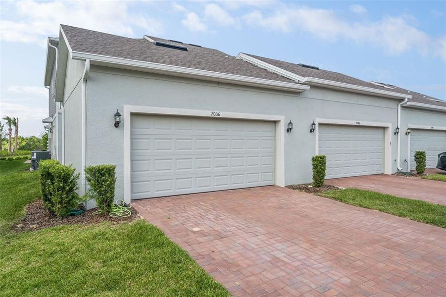 Exterior details and patio area of a home in , Winter Garden (Image 19).