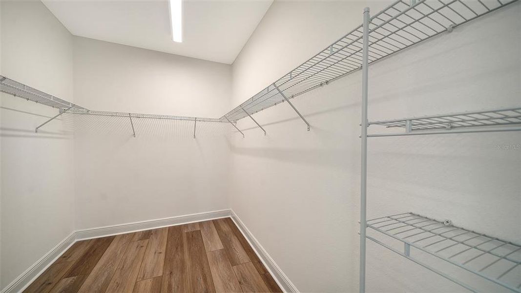 Spacious, unfurnished interior of a new home in Windward, Sarasota (Image 13).