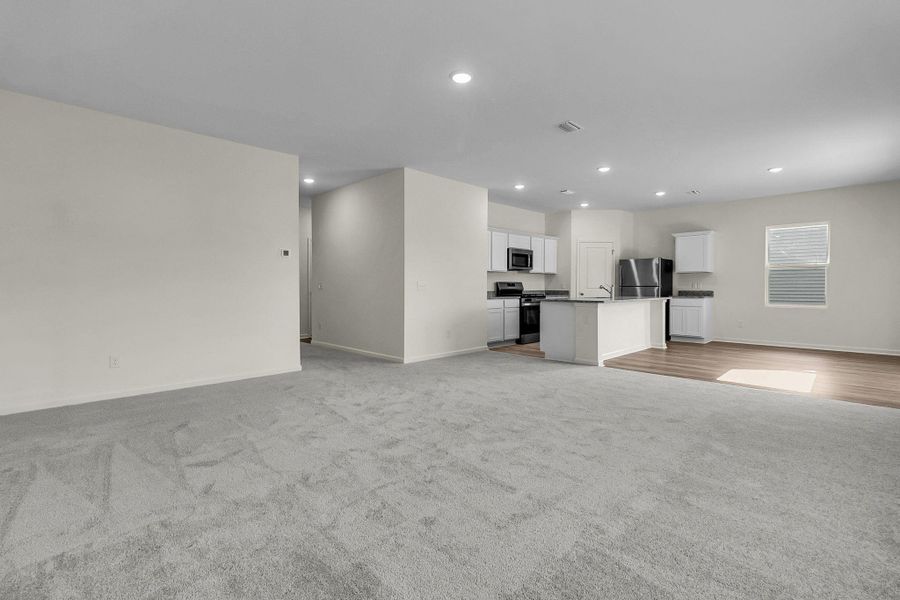 Spacious, unfurnished interior of a new home in Castlewood South, Taylor (Image 9).