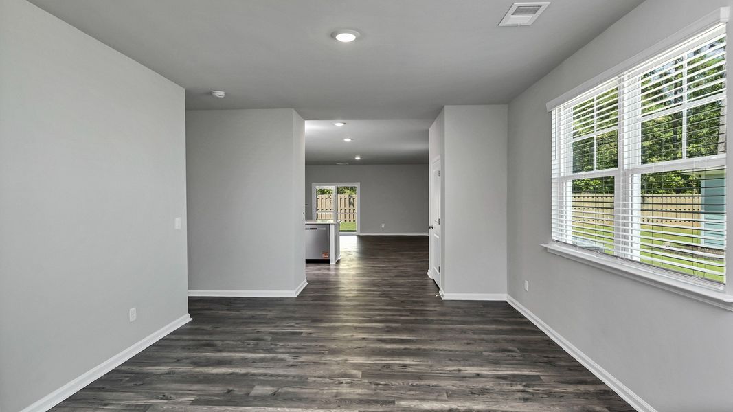 Spacious, unfurnished interior of a new home in Mulberry Landing, Orangeburg (Image 10).