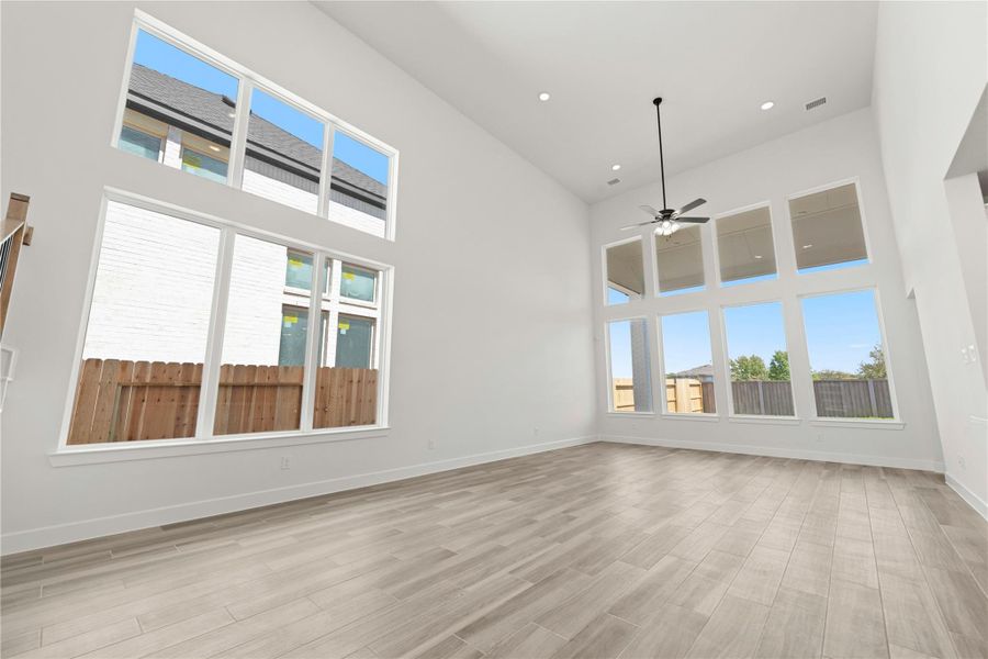 Representative image. Features, selections and colors may vary.