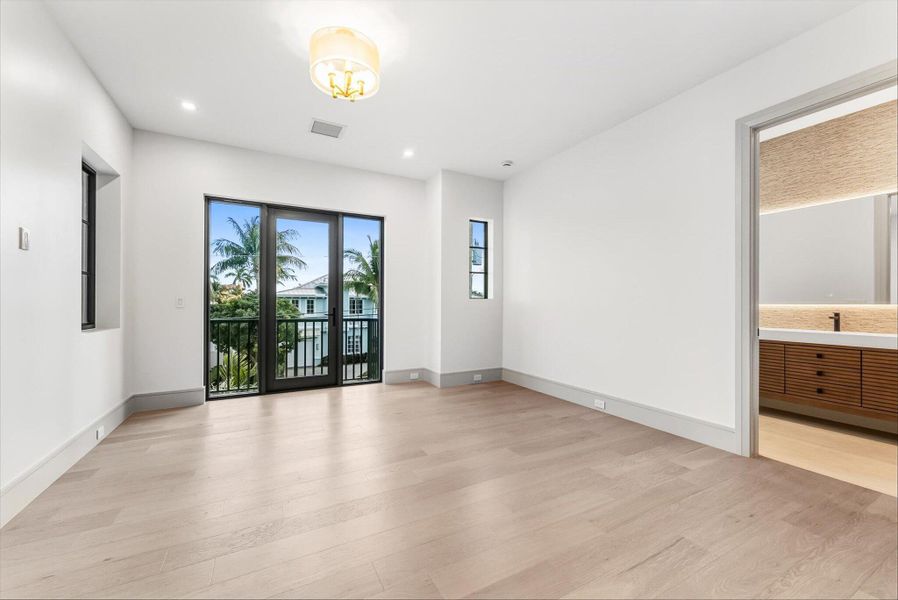 Spacious, unfurnished interior of a new home in , Delray Beach (Image 26). Spacious, unfurnished interior of a new home in , Delray Beach (Image 26).