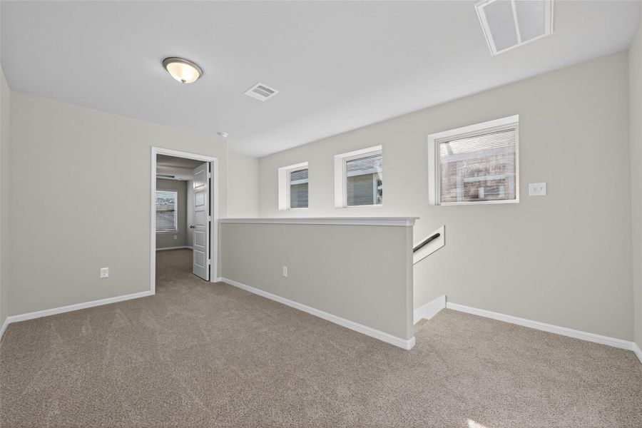 Spacious, unfurnished interior of a new home in Woodland Lakes, Houston (Image 21). Spacious, unfurnished interior of a new home in Woodland Lakes, Houston (Image 21).