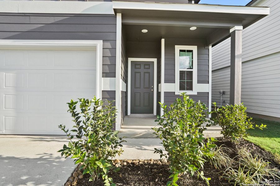 Exterior details and patio area of a home in Abbott Place, St. Hedwig (Image 4).