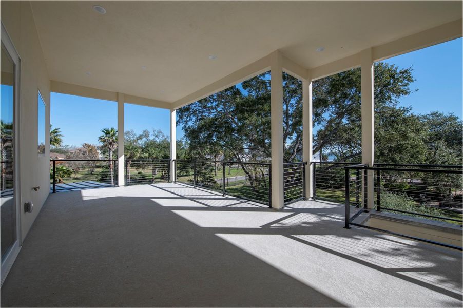 Exterior details and patio area of a home in , Seabrook (Image 3).