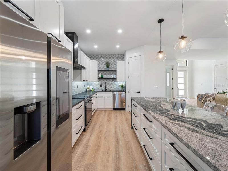 Plenty of space in this Chef inspired kitchen! Plenty of space in this Chef inspired kitchen!
