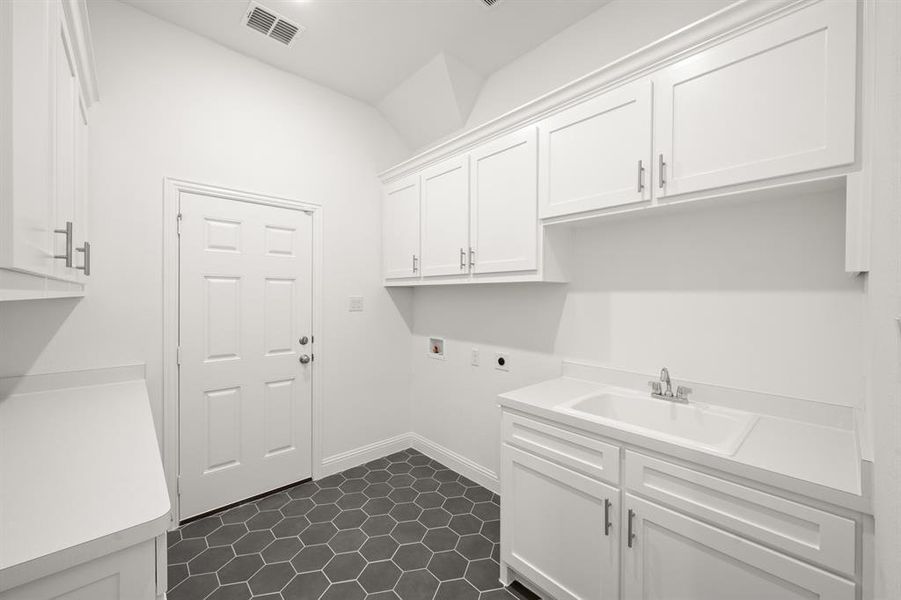 Furnished interior view inside a new home in Rockwood 90', Mansfield (Image 13).