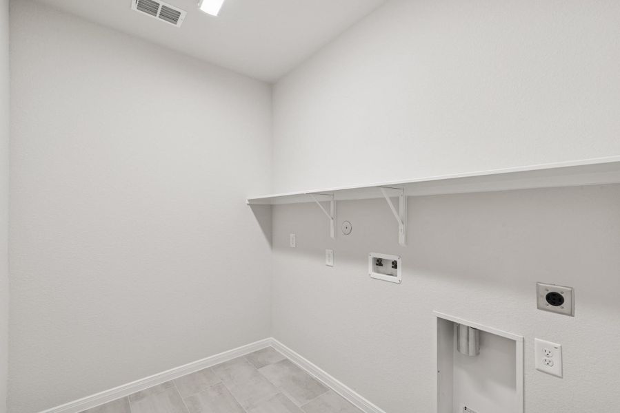 Spacious, unfurnished interior of a new home in Oakwood Estates, Waller (Image 22).