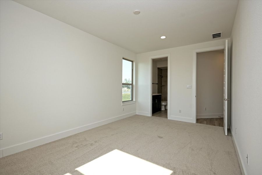 Representative unfurnished interior of a home built from the Ingram II by Giddens Homes in Whispering Wind, Bertram (Image 32).