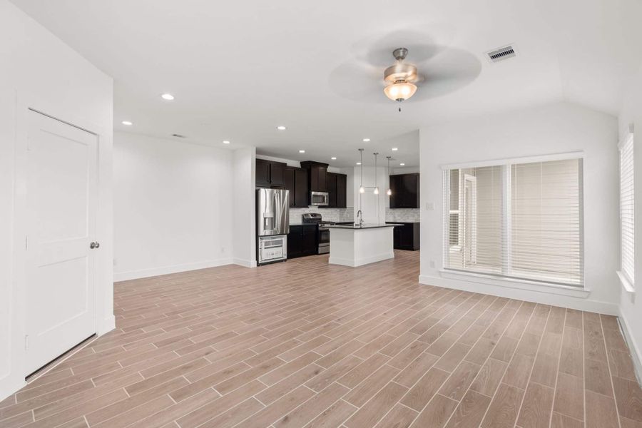 Spacious, unfurnished interior of a new home in Meridiana, Manvel (Image 16). Spacious, unfurnished interior of a new home in Meridiana, Manvel (Image 16).