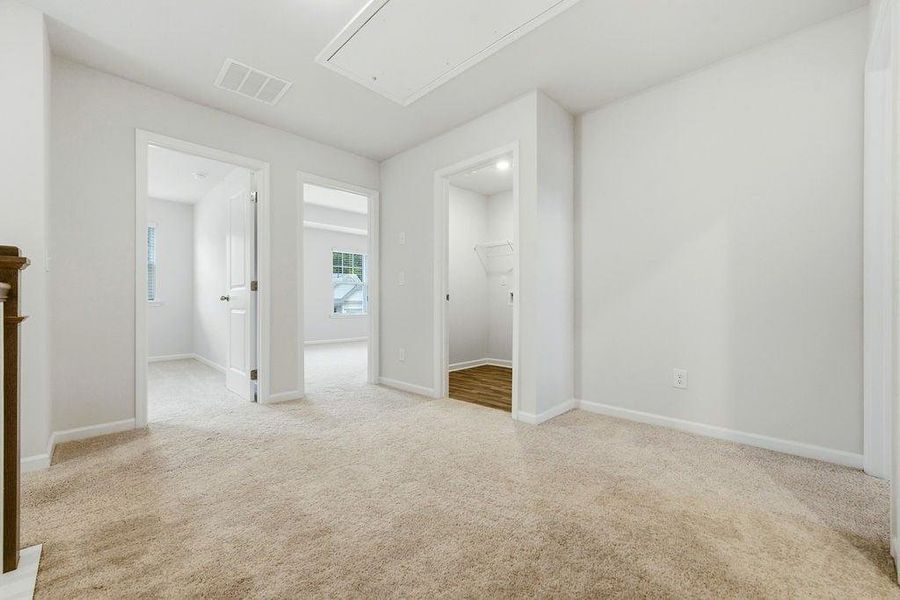 Spacious, unfurnished interior of a new home in Creekside Landing, Dallas (Image 18).