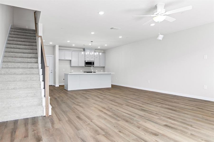 009-1420AzaleaDrive-Melissa-TX-75454-Living.jpg-FULL