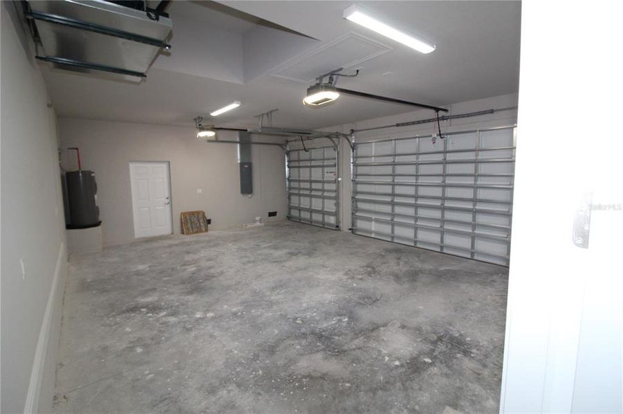 Spacious, unfurnished interior of a new home in , Port Charlotte (Image 19).