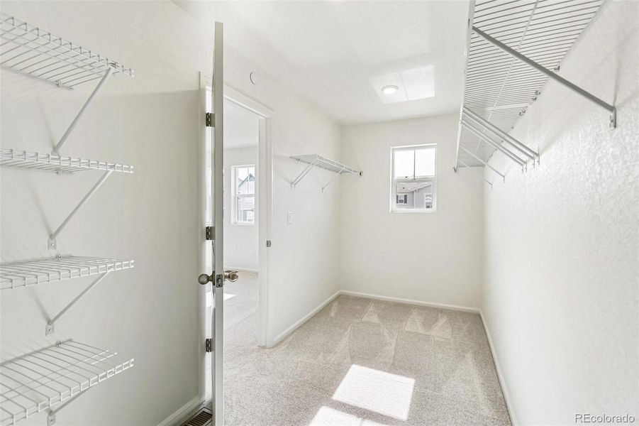 Spacious, unfurnished interior of a new home in Turnberry, Commerce City (Image 27).
