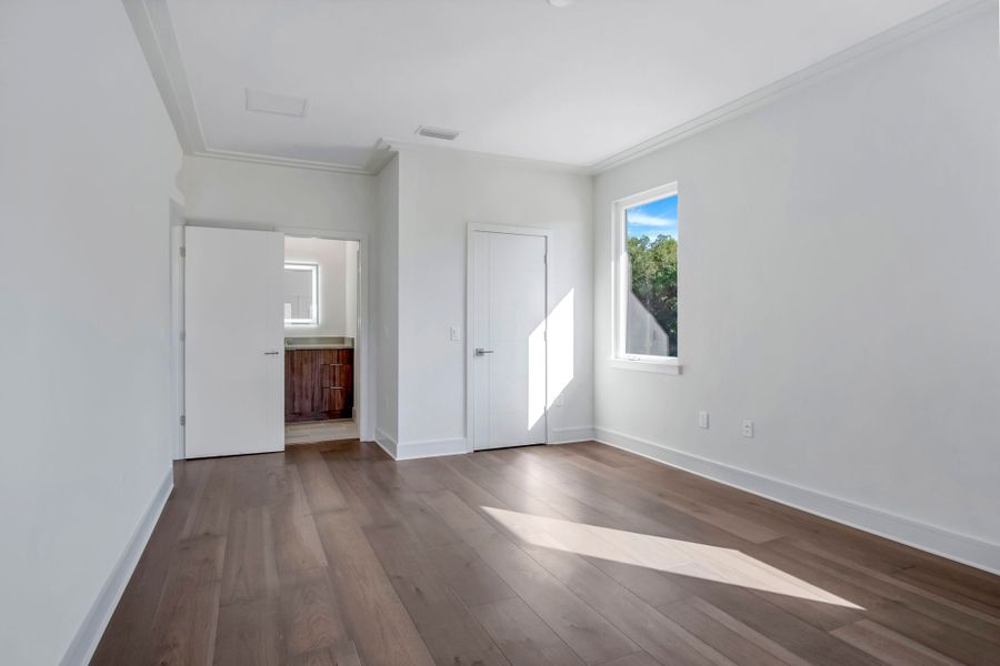 Representative unfurnished interior of a home built from the Aspen Estate by ABD Development in Hampton Green at Providence, Davenport (Image 67). Representative unfurnished interior of a home built from the Aspen Estate by ABD Development in Hampton Green at Providence, Davenport (Image 67).