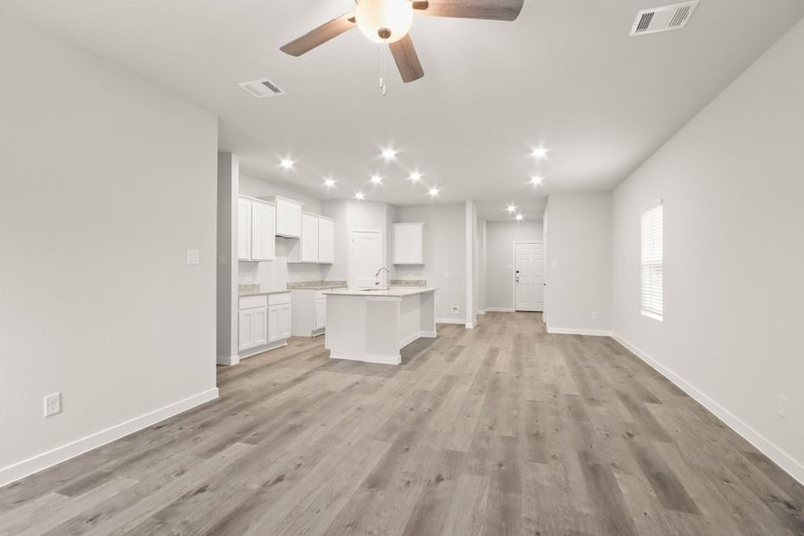 Spacious, unfurnished interior of a new home in Maple Heights, Porter (Image 16).