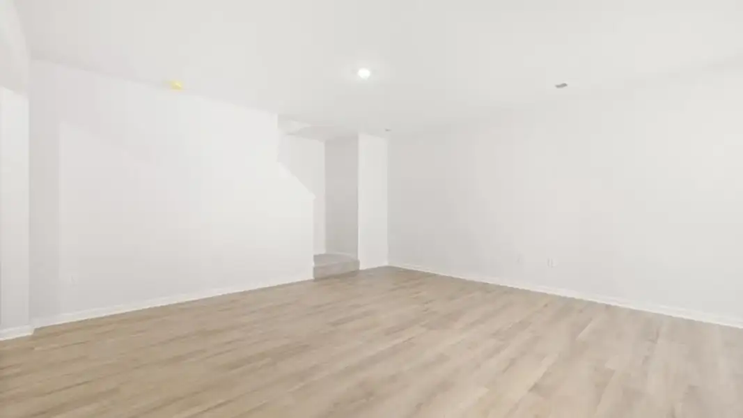 Spacious, unfurnished interior of a new home in , Gainesville (Image 16).
