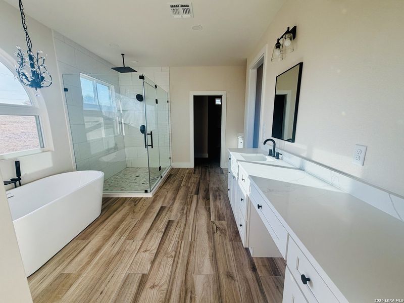 Furnished interior view inside a new home in , La Vernia (Image 6).