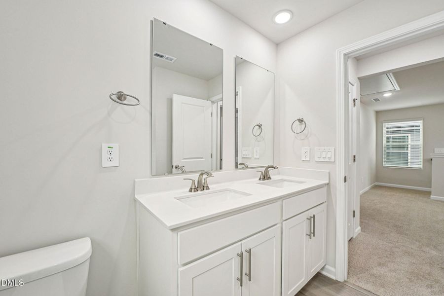 33-web-or-mls-Raleigh - Oak Manor - 928