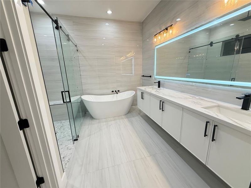 Furnished interior view inside a new home in , Port Charlotte (Image 25).