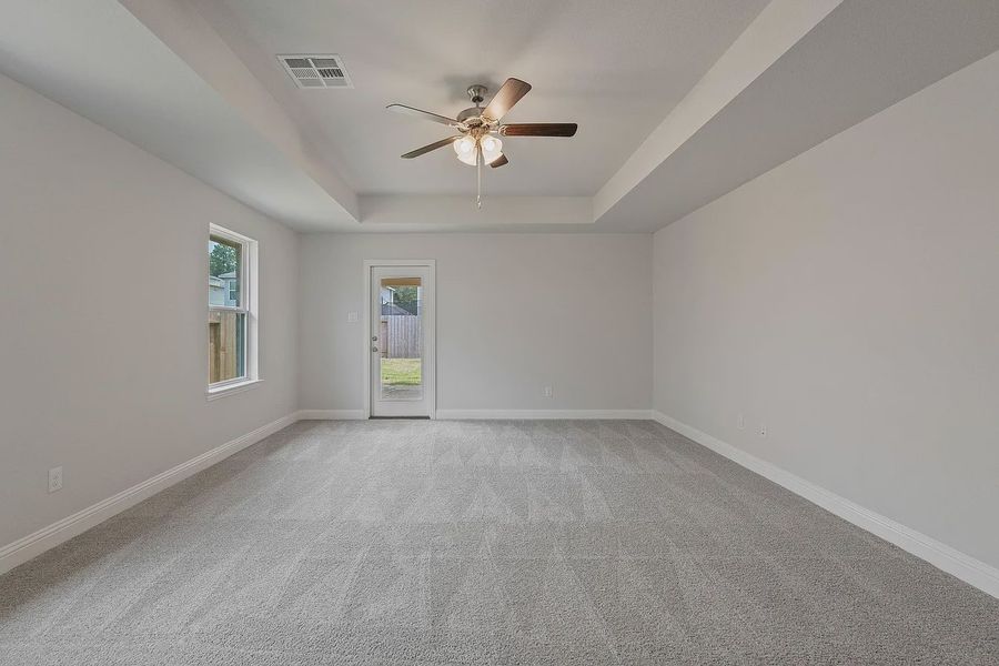 Spacious, unfurnished interior of a new home in Grand Oaks Reserve, Cleveland (Image 18).