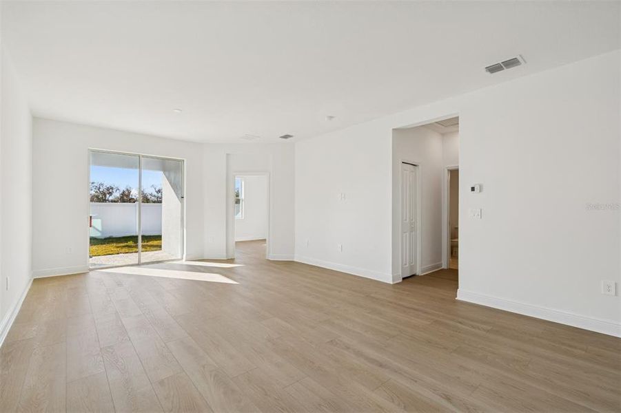 Spacious, unfurnished interior of a new home in Southpointe, Palmetto (Image 20).