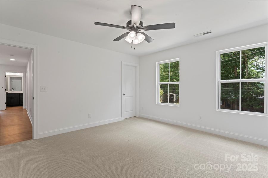 Spacious, unfurnished interior of a new home in , Harrisburg (Image 18).