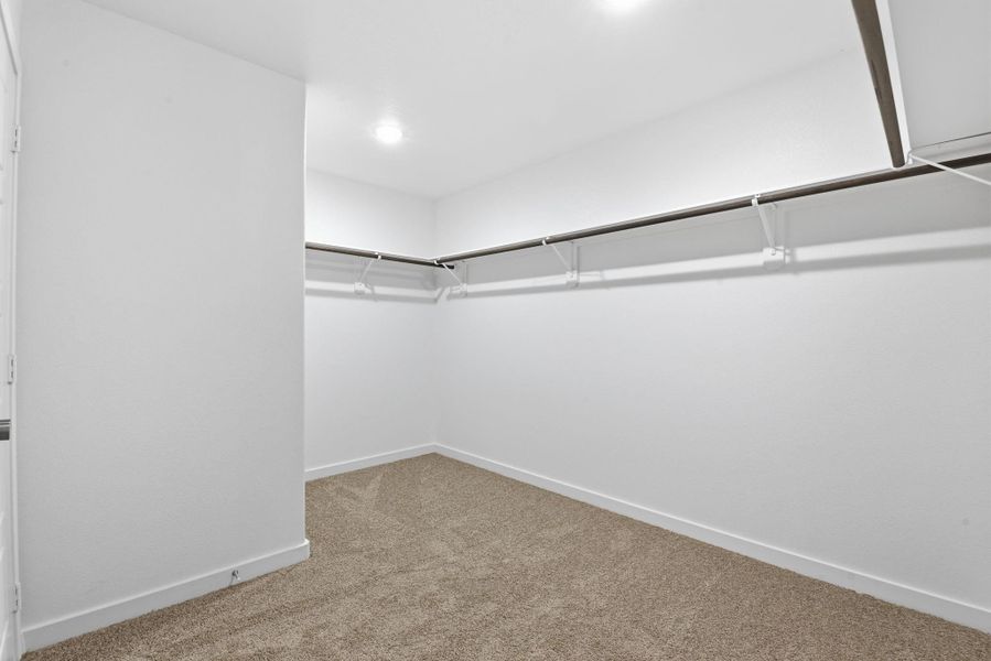 Spacious, unfurnished interior of a new home in , Fresno (Image 42).