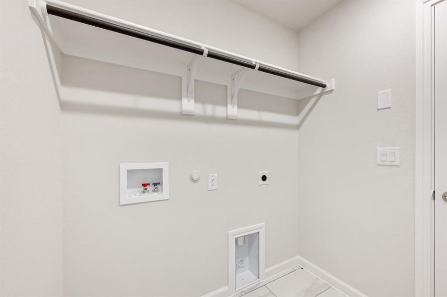 Spacious, unfurnished interior of a new home in Eagle Glen Elements, Alvarado (Image 21).