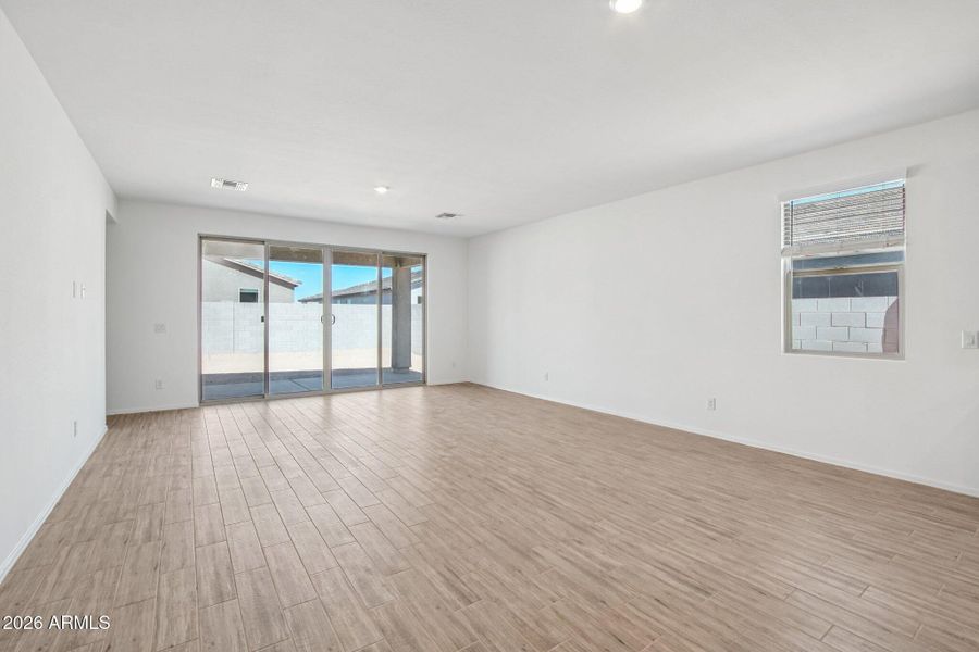 7-web-or-mls-W Mellen Ln-S3009-007