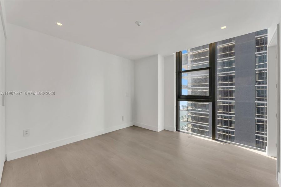 Spacious, unfurnished interior of a new home in Aria Reserve, Miami (Image 24).