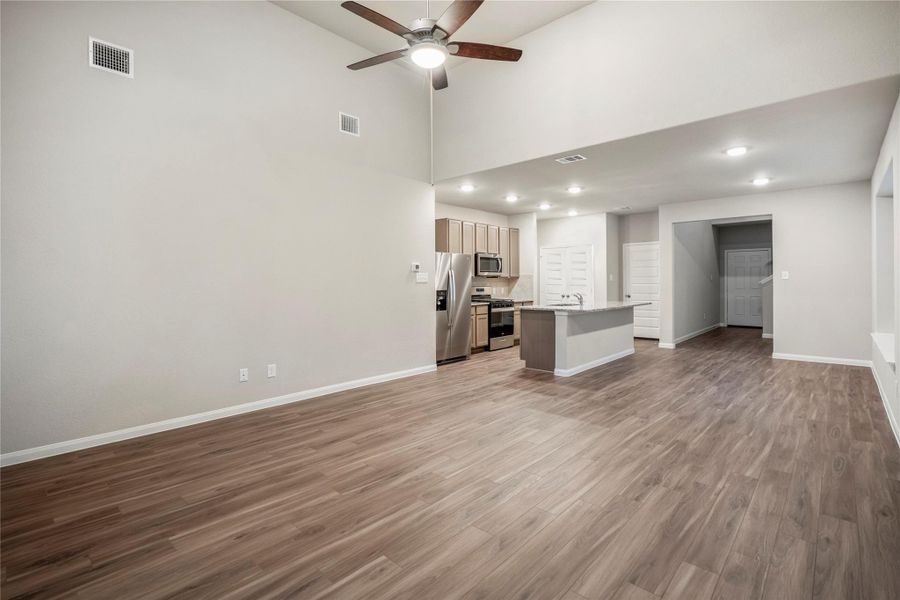 Spacious, unfurnished interior of a new home in , Conroe (Image 39). Spacious, unfurnished interior of a new home in , Conroe (Image 39).