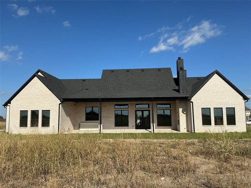 Exterior details and patio area of a home in , Waxahachie (Image 2).